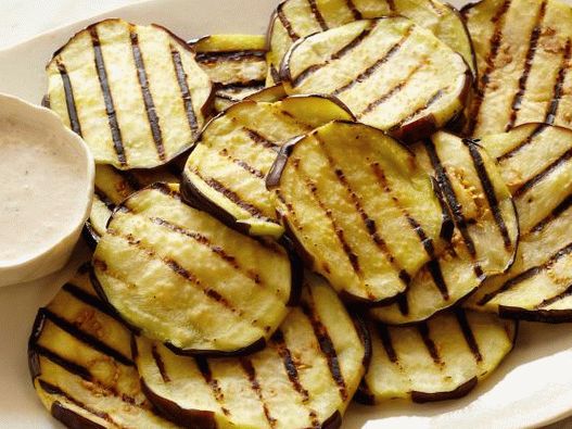दही और पुदीना के साथ फोटो ग्रिल्ड बैंगन