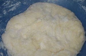 जड़ी बूटियों के साथ Chebureks
