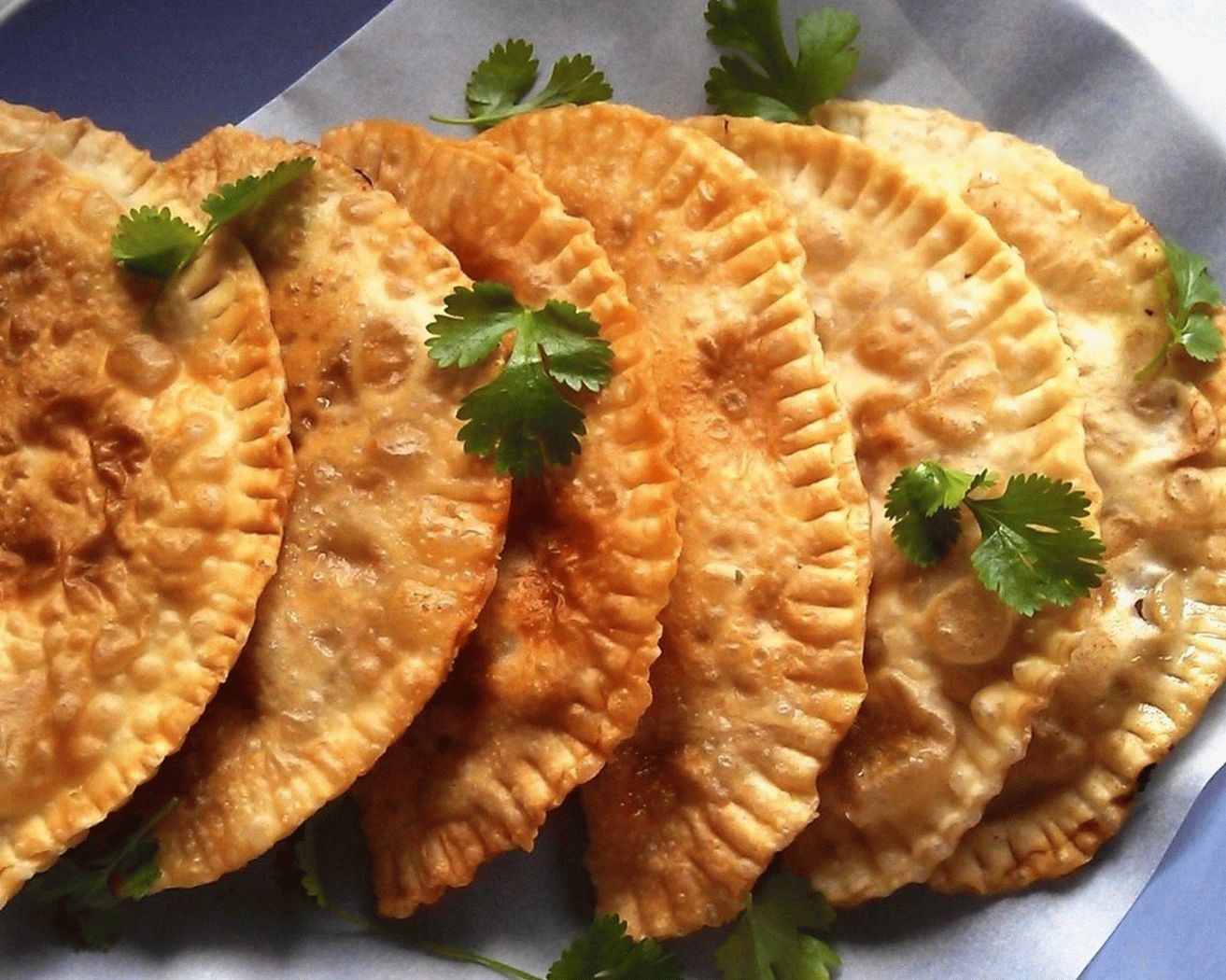 पोर्क के साथ Chebureks