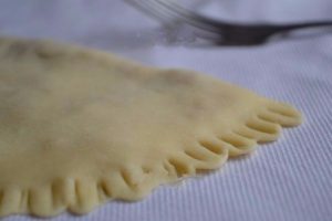 पोर्क के साथ Chebureks