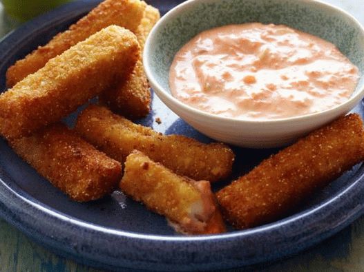 फ ट  घर क  बन  मछल  उ गल य  