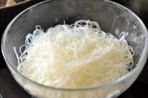 शिमशोन के साथ Funchoza