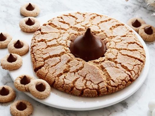 फोटो विशालकाय मूंगफली कुकीज़ एक चॉकलेट केंद्र के साथ