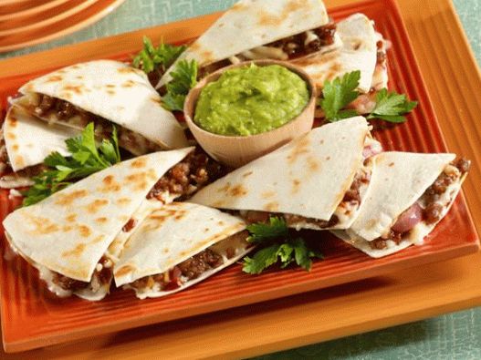 कुपाती के साथ क्साडिला की तस्वीर