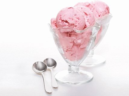 फोटो स्ट्राबेरी-सोडा आइसक्रीम