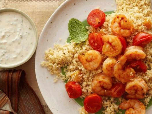 फ ट  च  र ट क  स थ couscous और दह  और hummus स स