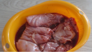 एक धीमी कुकर में खरगोश