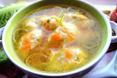 चावल और पनीर पकौड़े के साथ चिकन सूप