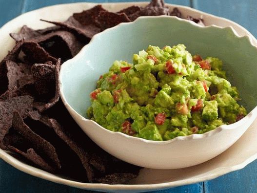 लहसुन के साथ Guacamole