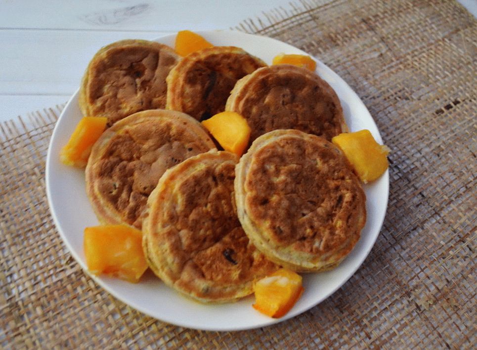 कद्दू और किशमिश के साथ फ्रिटर्स