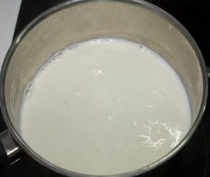 ईस्टर दूध से बना