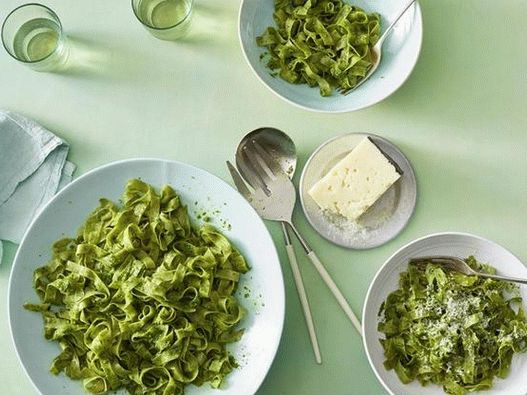 म  ट और प लक प स ट  क  स थ Fettuccine प स त  क  तस व र
