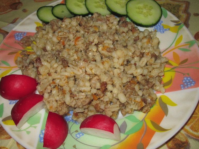 कीमा बनाया हुआ मांस के साथ जौ दलिया