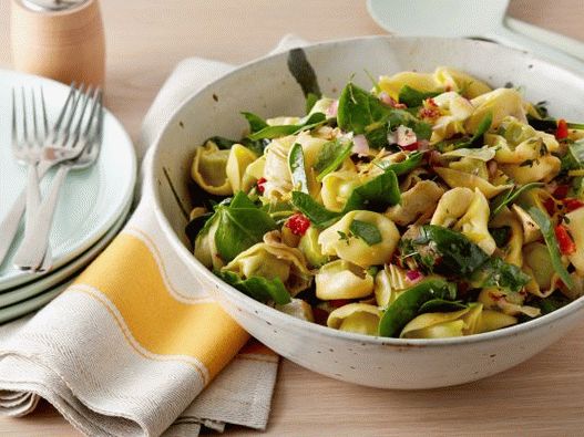फ ट  सल द क  स थ tortellini, प लक और आट च क