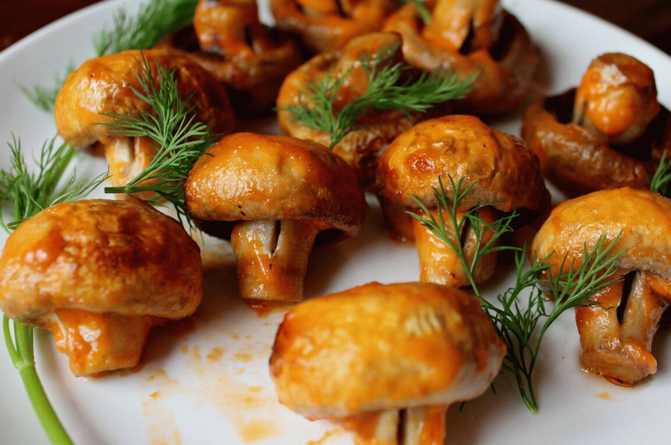 एक तिरछा पर Champignons