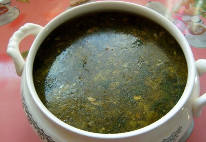 शर्बत और बिछुआ के साथ गोभी का सूप