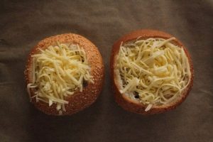 बन्स में जुलिएन